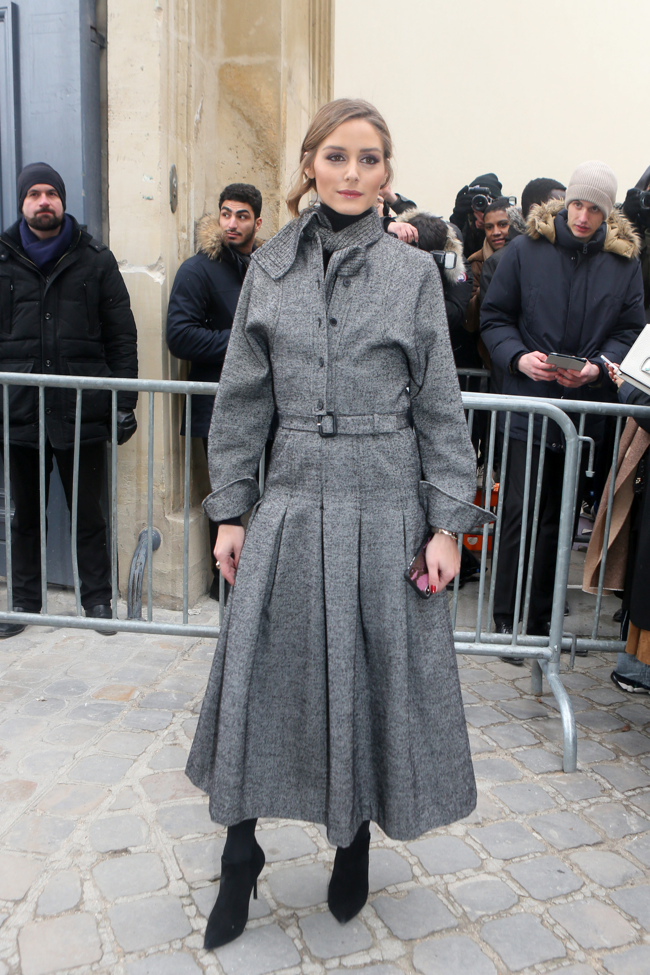 Olivia Palermo en un total look en gris