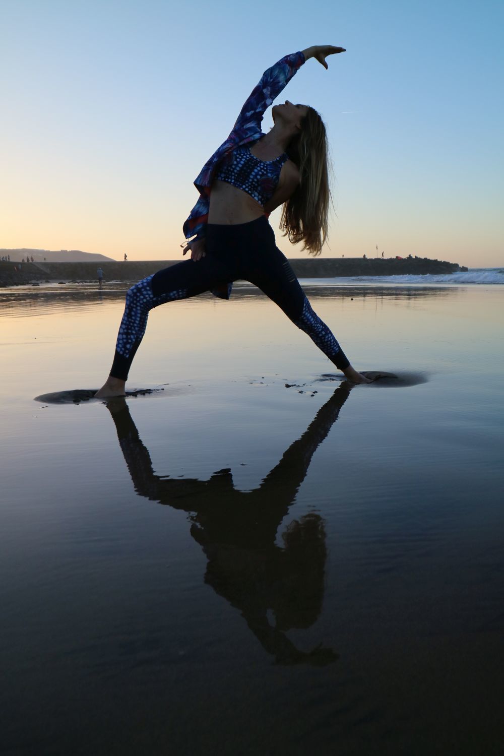 Aida Artiles practica yoga con la coleccin de Desigual Sport .