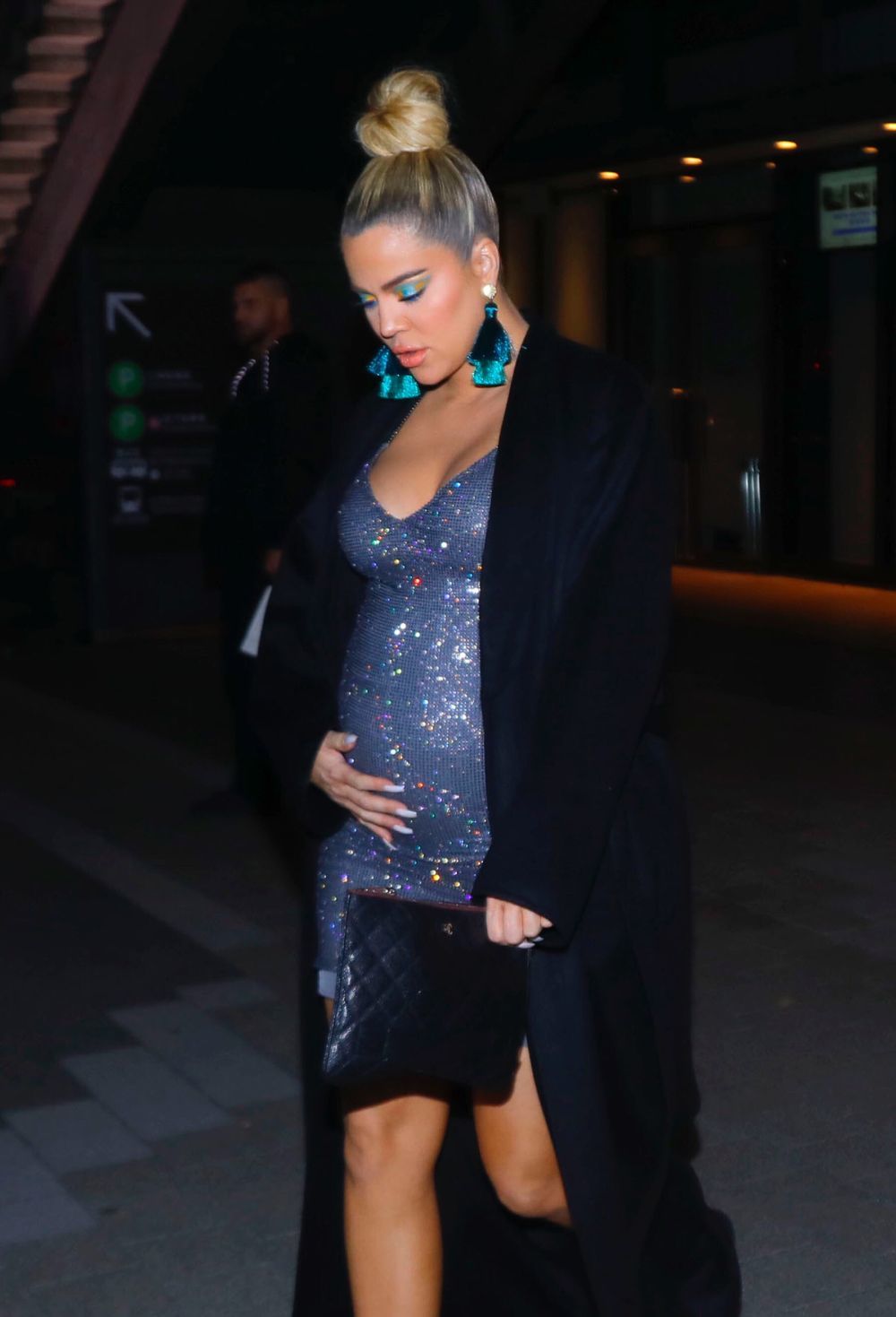 Khlo Kardashian luce embarazo.