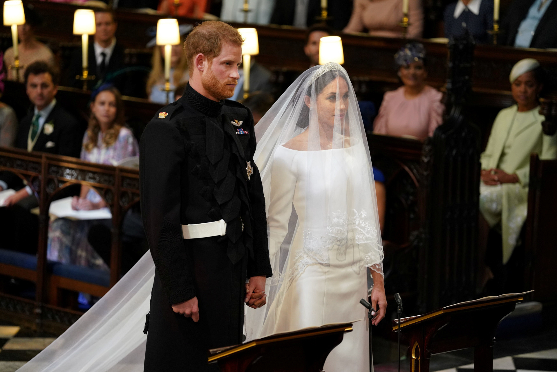 El príncipe Harry y Meghan Markle en la capilla de San Jorge del...