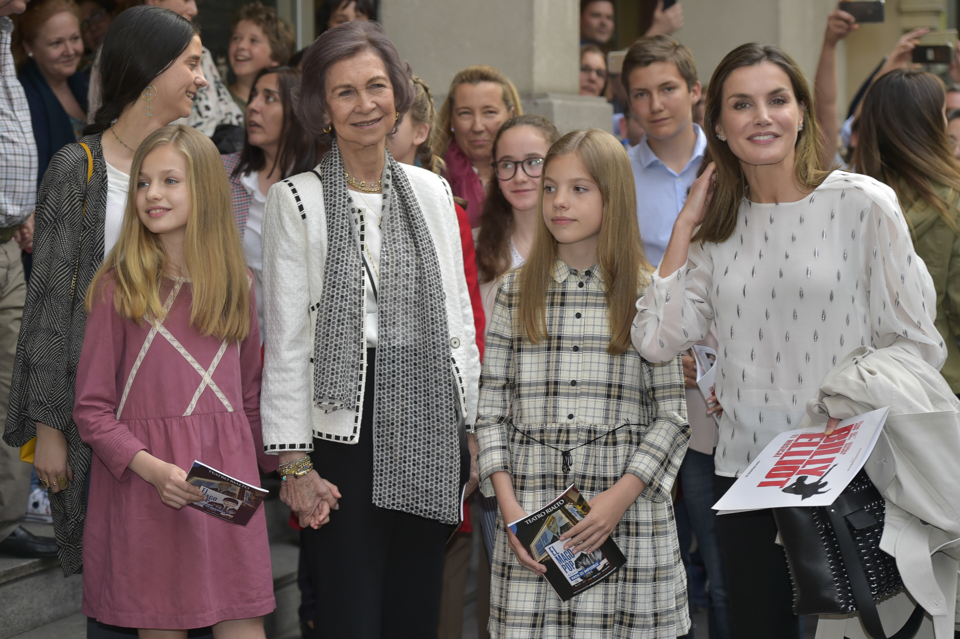Doa Sofa y la reina Letizia asisten junto a las princesas Leonor y...