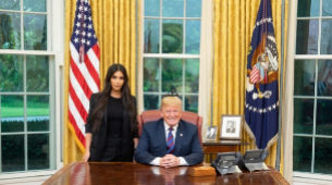 Kim Kardashian y Donald Trump durante su reunin en el Despacho Oval...