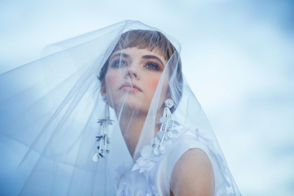 Correctamente beneficioso Abstracción 4 looks beauty para novias inspirados en Balenciaga | Telva.com