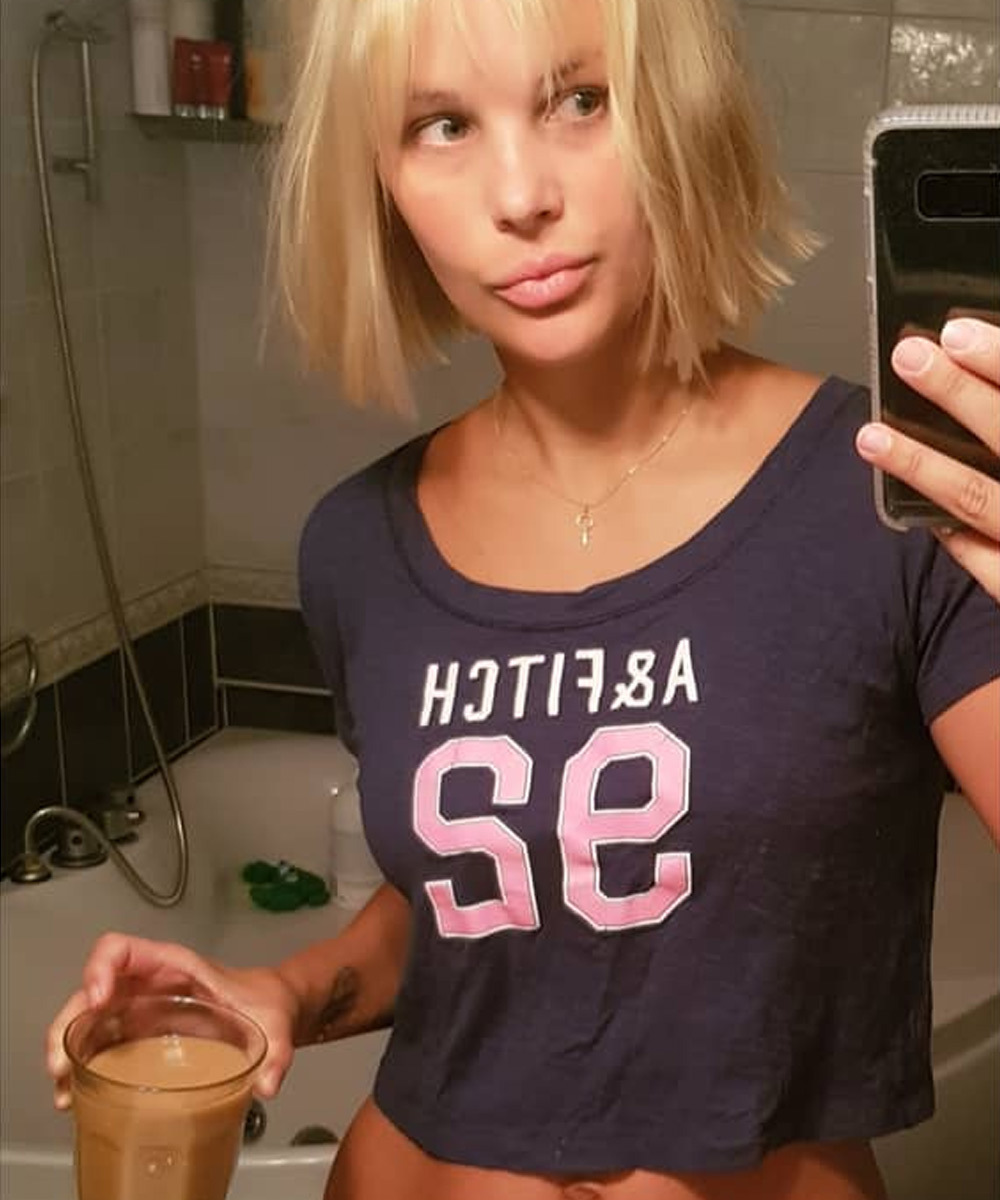 La modelo Sofia Lindfors en uno de sus selfies después de dar a luz.