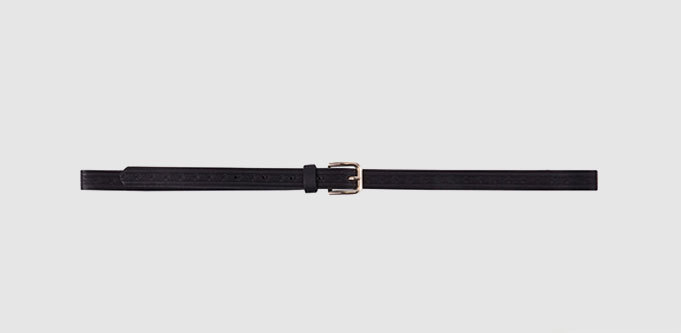 Cinturn fino negro, de El Corte Ingls (7,95 euros).