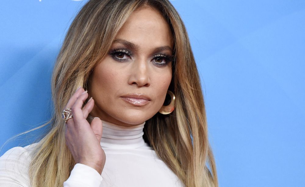 La actriz y cantante Jennifer Lopez ha vuelto a incendiar las redes...