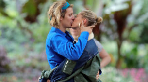 Justin Bieber y Hailey Baldwin tuvieron numerosas muestras de afecto...