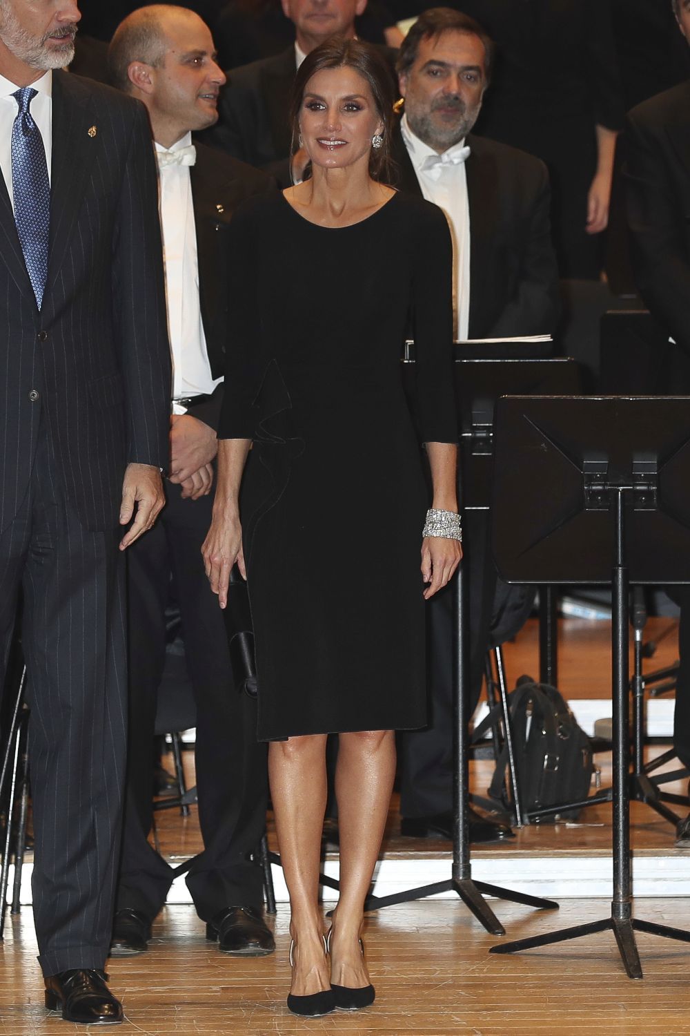 La reina Letizia vestida de Emporio Armani.