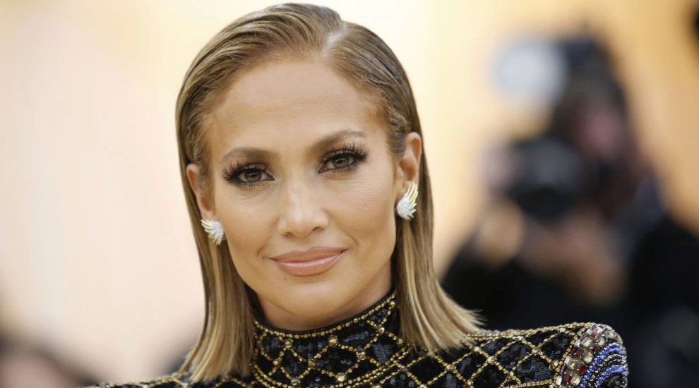 Jennifer Lopez con su melena long bob hace unos meses en la gala MET.