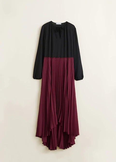 Vestido bicolor con falda plisada, de Mango (59,99 euros).