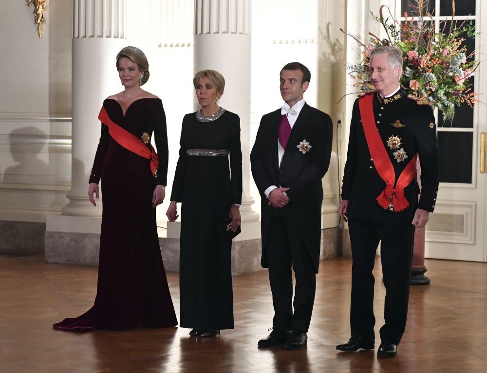 Felipe y Matilde de Bélgica junto a Emmanuel Macron y a su esposa...