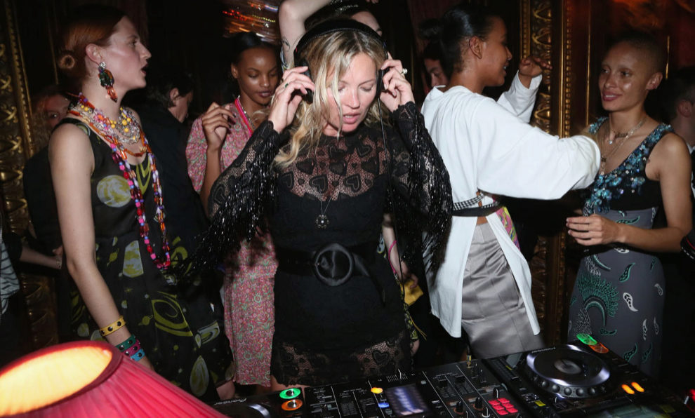 Kate Moss ejerciendo de DJ en la fiesta de Miu Miu.
