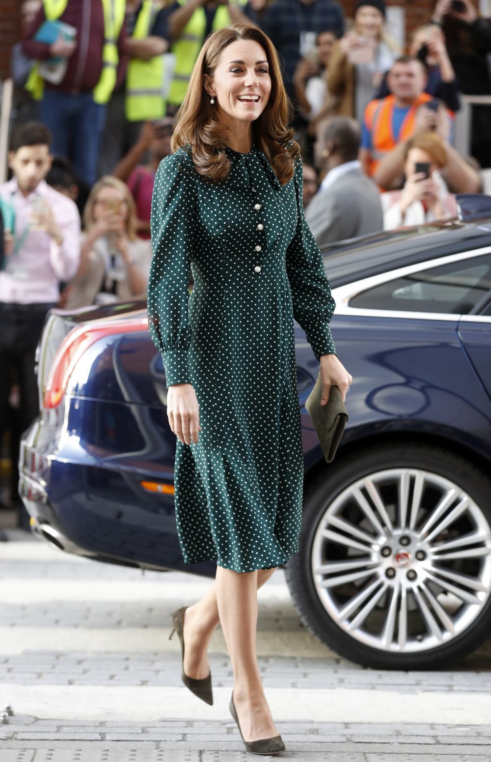 Kate Middleton, perfecta con un vestido verde de lunares.