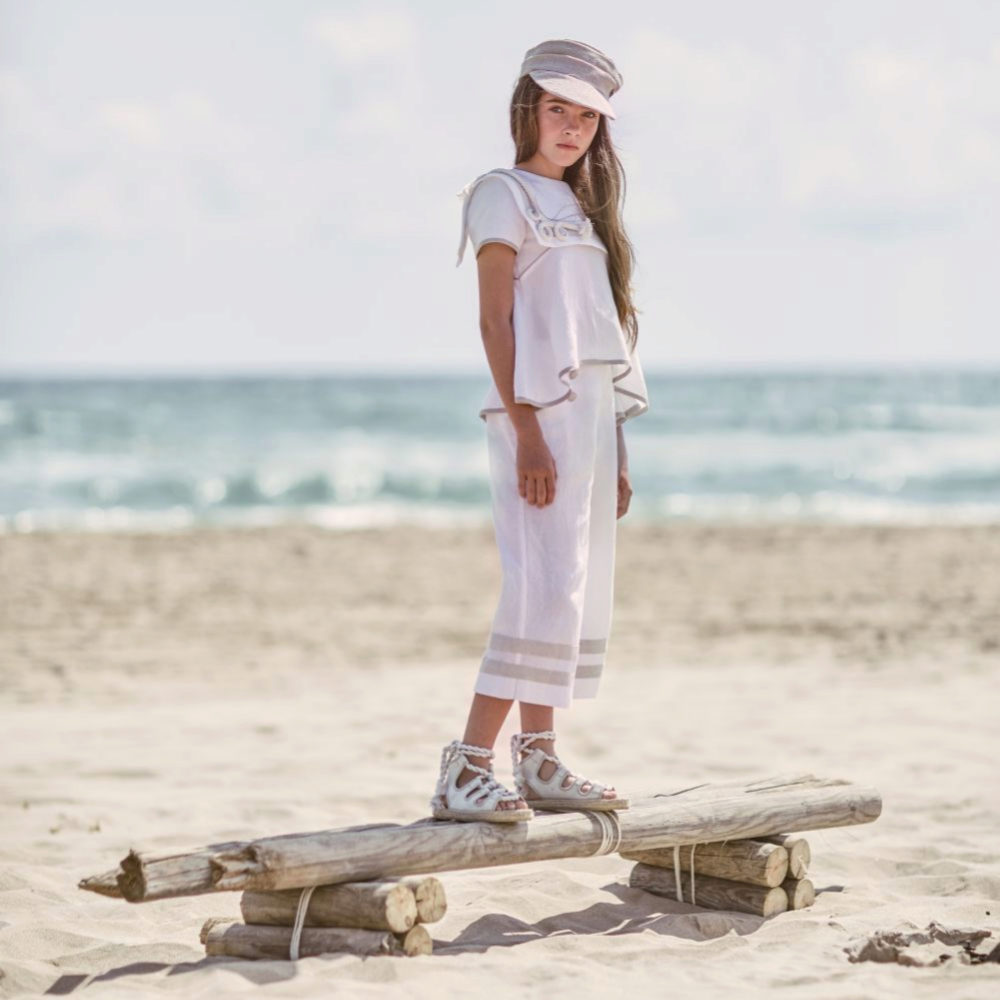 El traje marinero para niñas, la prenda que revolucionará las próximas  comuniones 