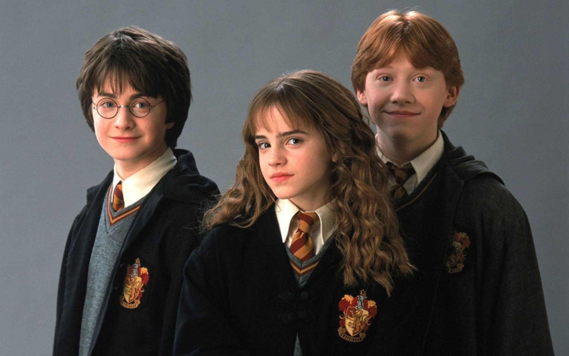 Daniel Radcliffe, Emma Watson y Rupert Grint en una de las primeras imágenes promocionales de Harry Potter.