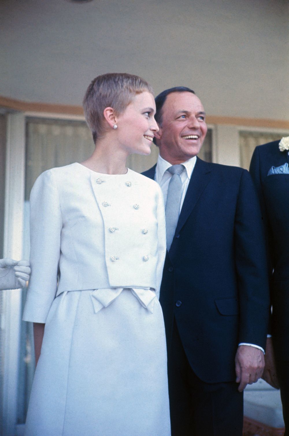 Mia Farrow el día de su boda con Frank Sinatra, en 1966