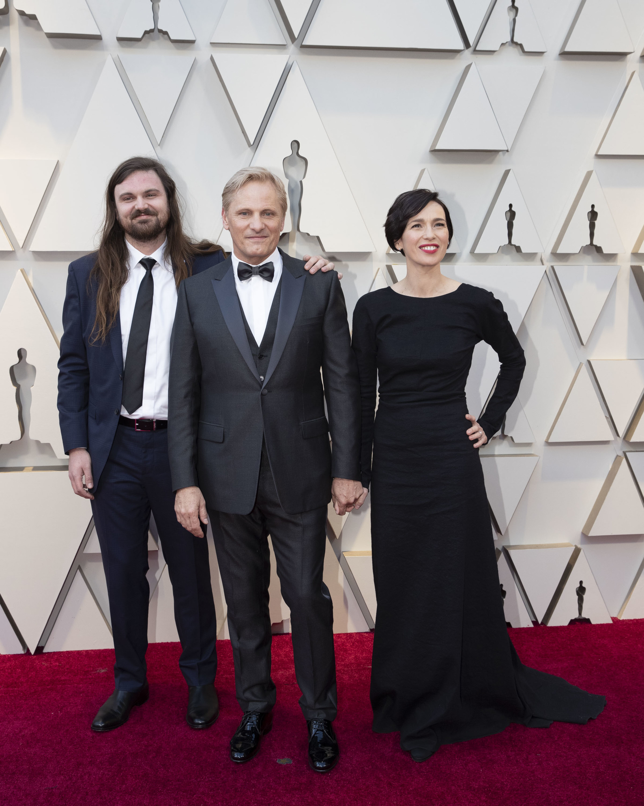 Ariadna Gil junto a Viggo Mortensen en la alfombra roja de los Oscar.