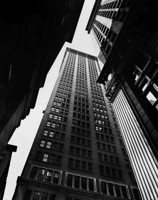 Berenice Abbot. Can: Broadway y Exchange Place, 1936