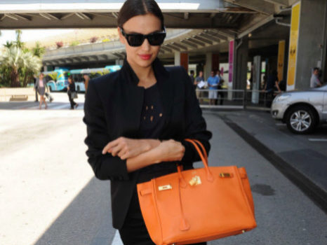 Irina Shayk con bolso de Hermès