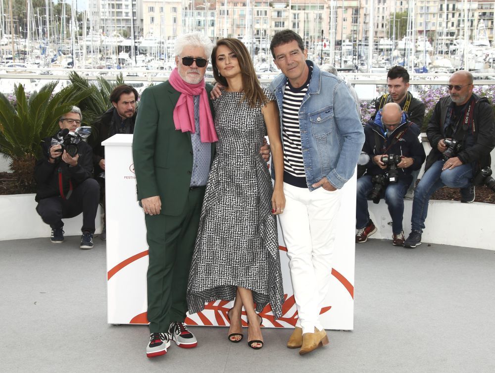 Pedro Almodóvar, Penélope Cruz y Antonio Banderas durante la presentación de "Dolor y Gloria", en Cannes