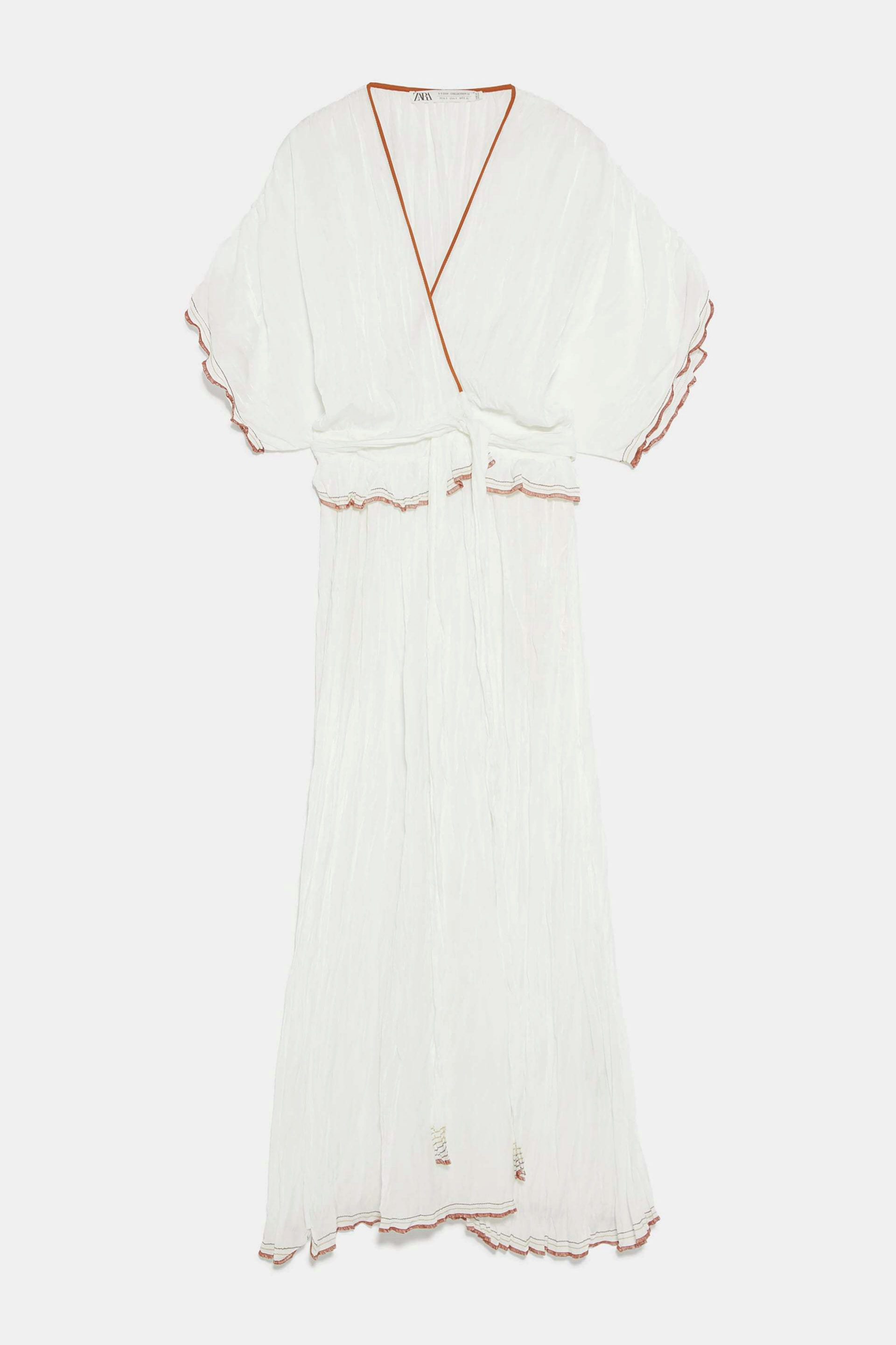 Vestido plisado con escote en V de Zara (99,95)