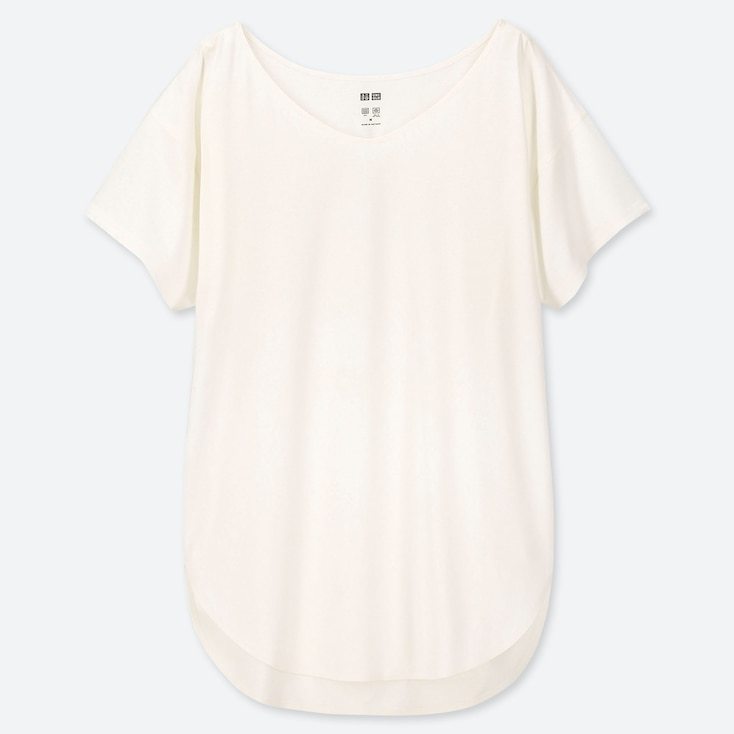 Camiseta blanca de cuello amplio de Uniqlo.