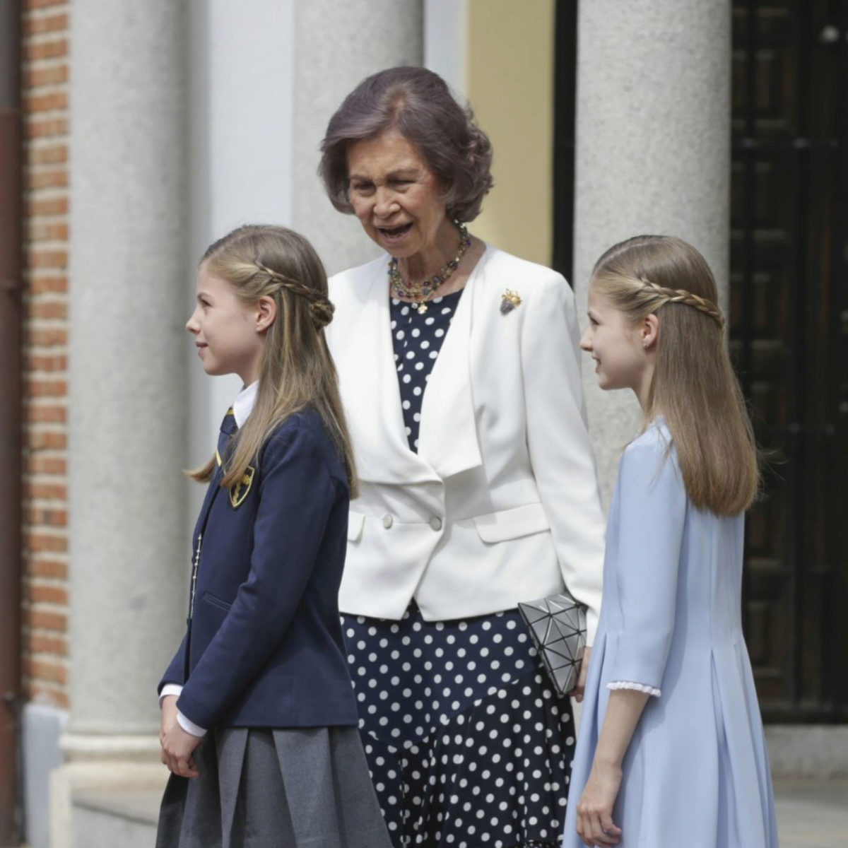 La Princesa Leonor y la infanta Sofía con un semirrecogido con trenzas el día de la Primera Comunión de la infanta Sofía