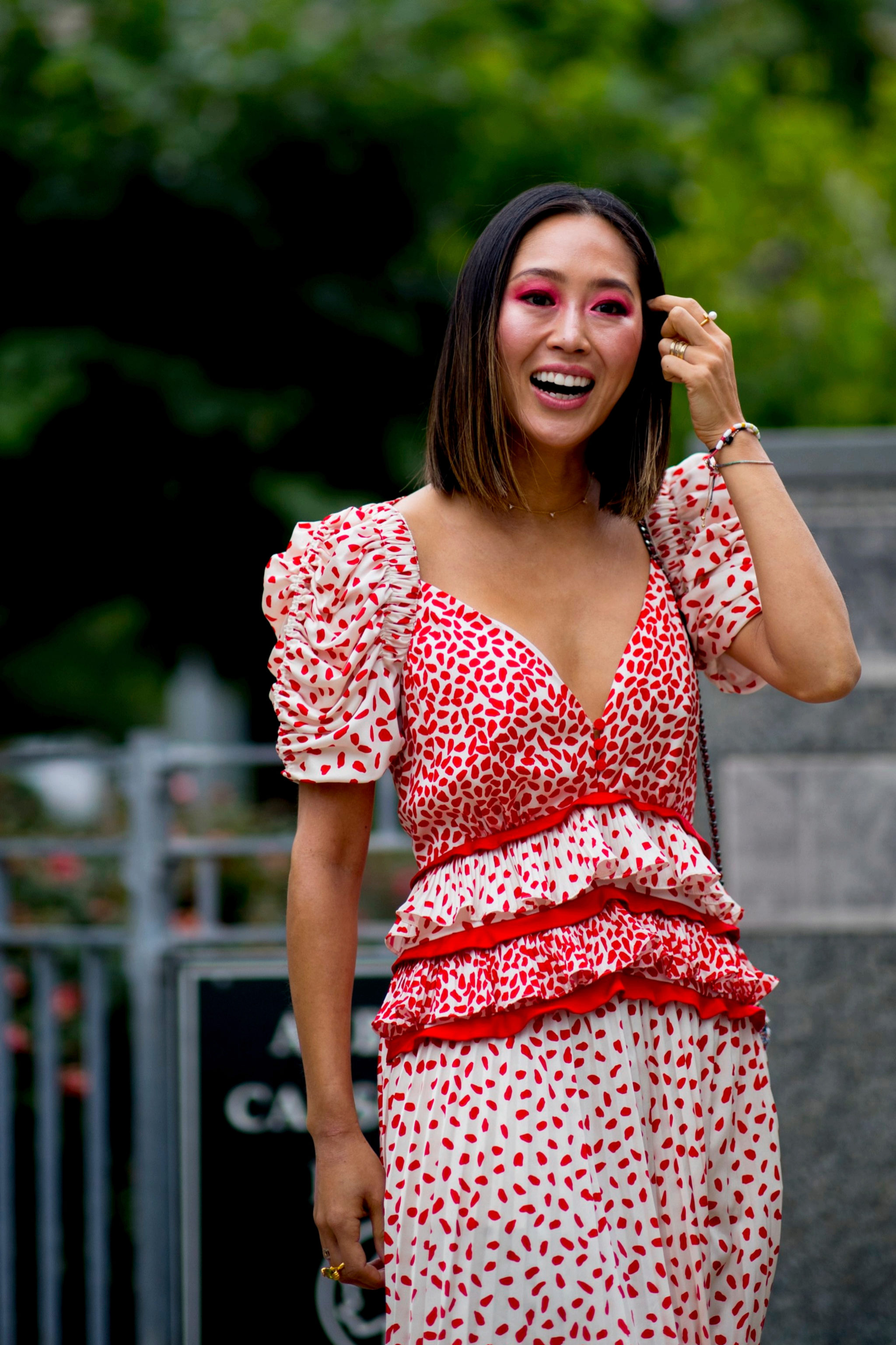 Aimee Song con uno de nuestros vestidos favoritos del street style