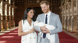 Meghan Markle y el prncipe Harry con su hijo Archie.