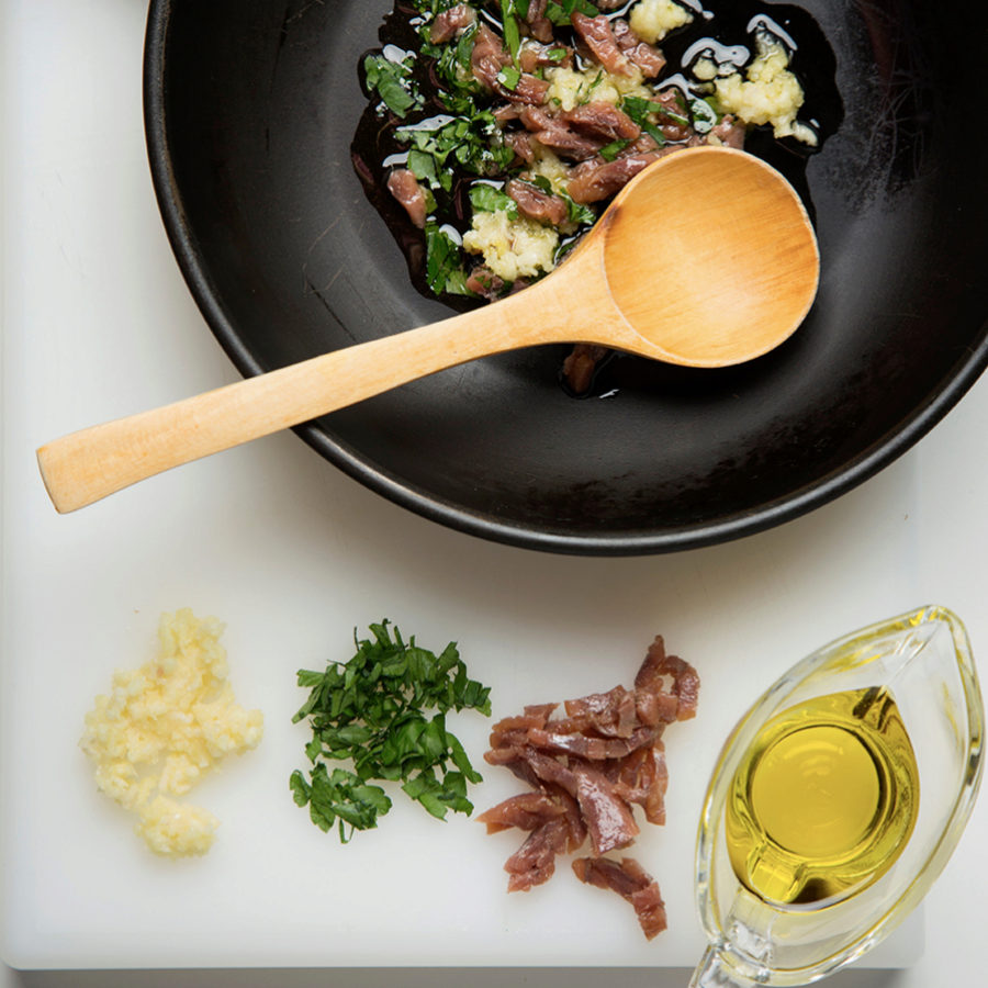 El aceite de oliva virgen extra no sirve para cocinar a altas temperaturas.