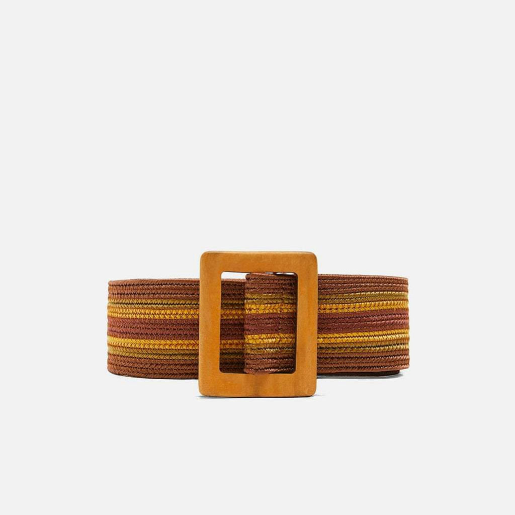 Cinturn de mimbre en tonos tierra de Zara (17,95)
