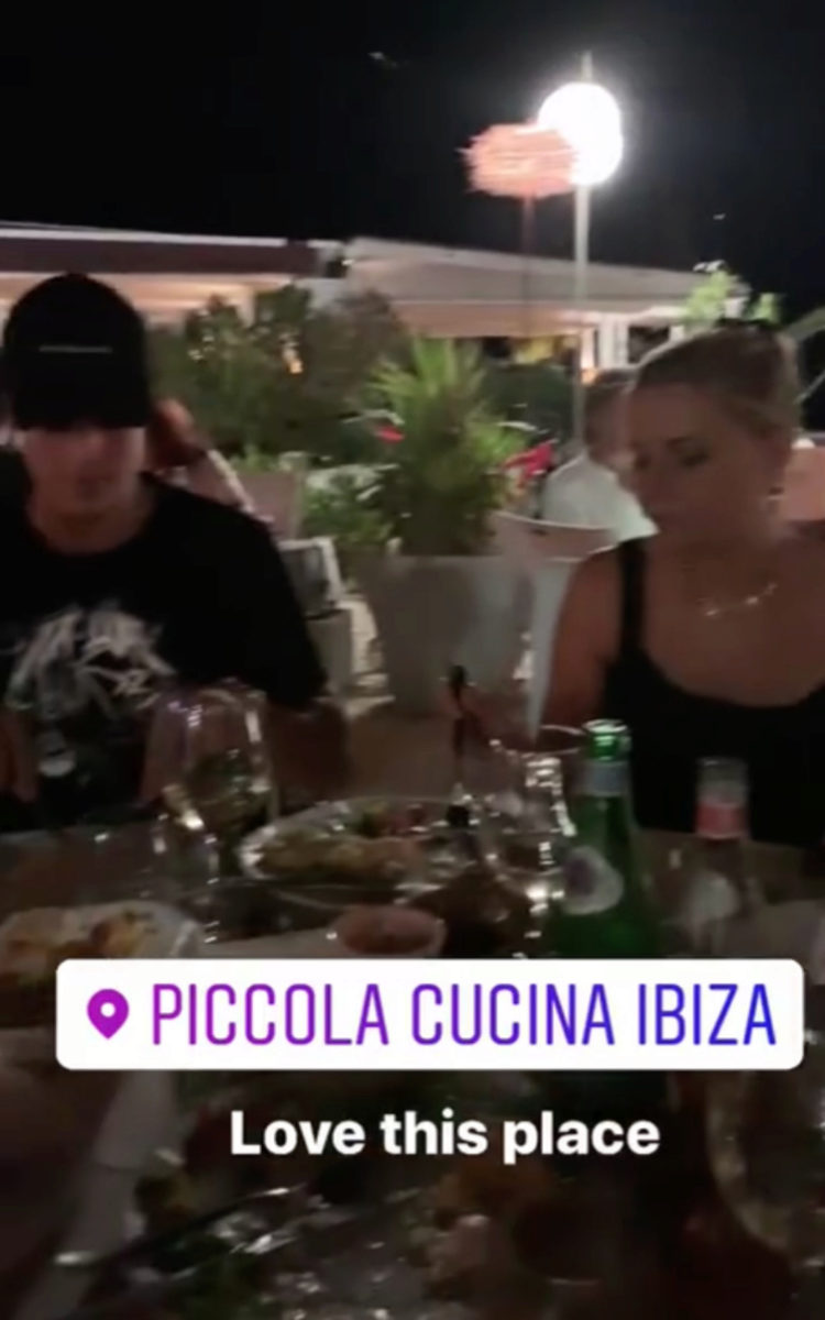 Chiara Ferragni disfruta de la comida italiana en Piccola Cucina, Ibiza