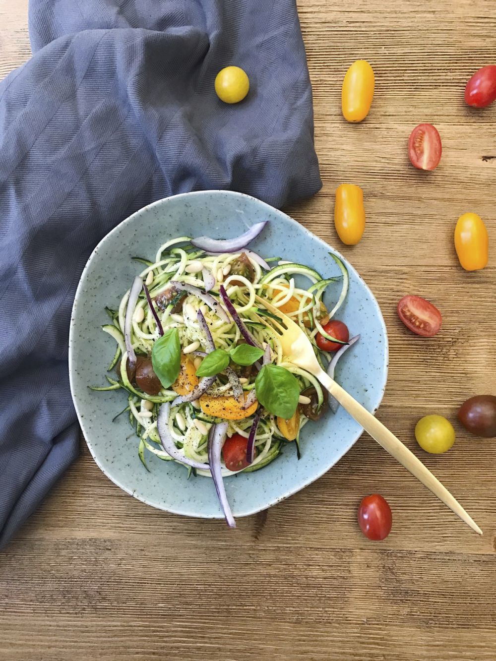 Los spaguettis de calabacín también pueden ser una buena opción para cenar ligero con tus ingredientes favoritos.