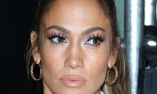 Famosas como Jennifer L�pez apuestan por las pesta�as postizas....