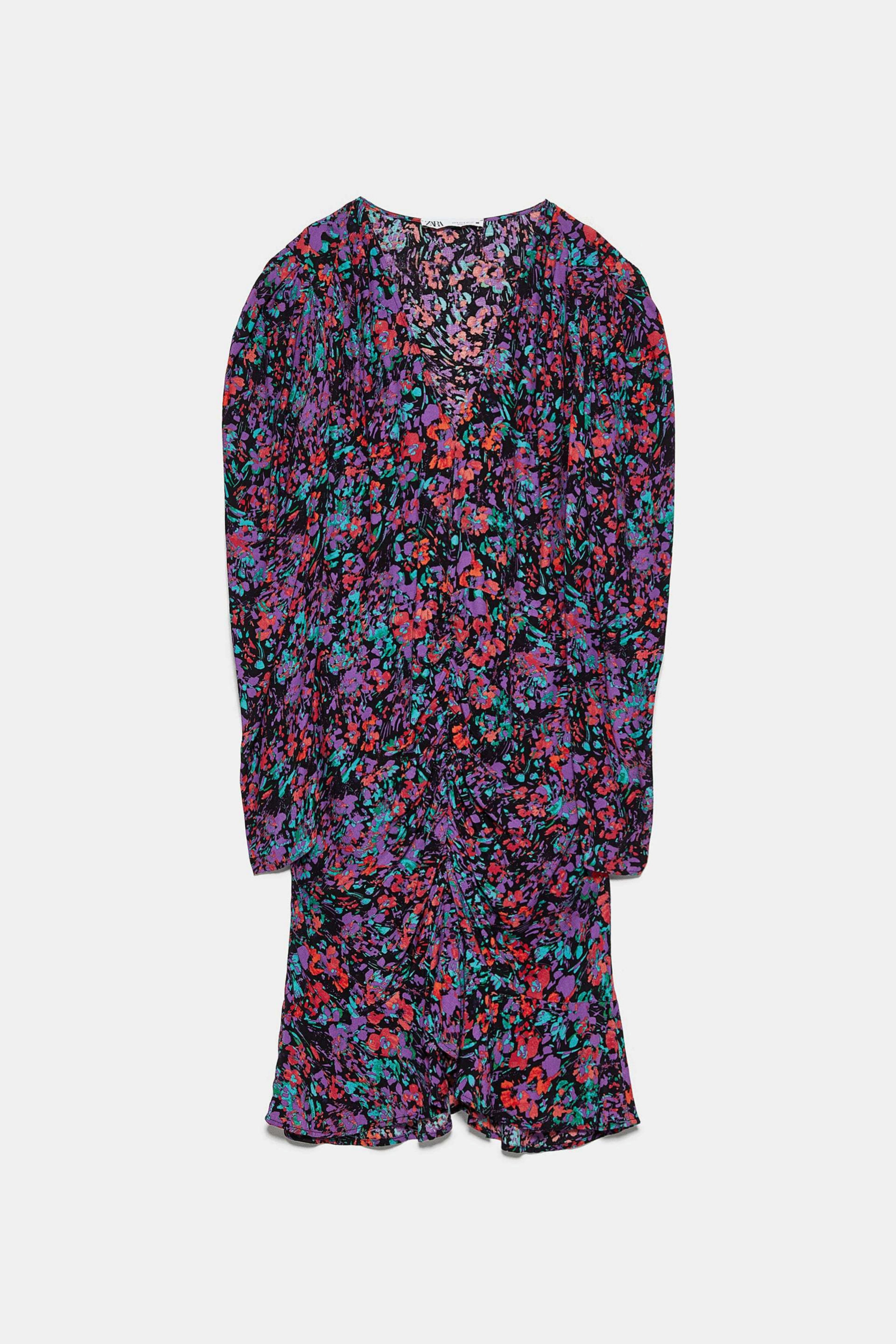 Vestido de flores con escote en V de Zara (29,95¤)