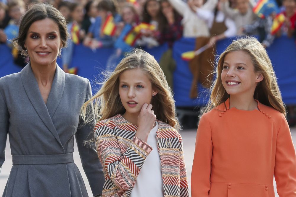 La reina Letizia junto a la princesa Leonor y la infanta Sofía.