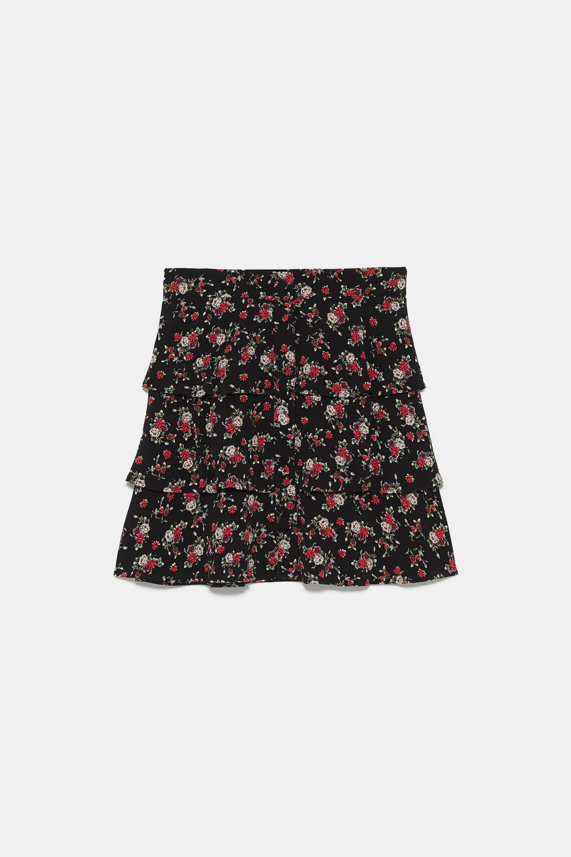 Mini falda de volantes con estampado floral de Zara (25,95)