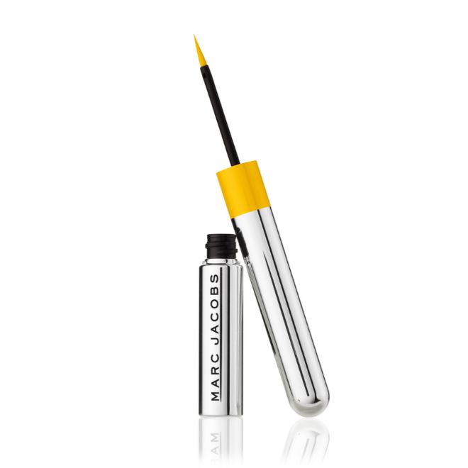 Highliner Metallic Liquid-Gel Eyeliner, de Marc Jacobs Beauty (27,55 euros). Producto líquido, waterproof y con pigmentos amarillos.