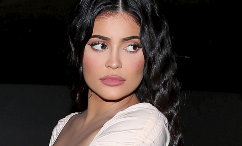 Kylie Jenner apoya las donaciones para salvar a los koalas en Australia  mientras usa sandalias de piel de visón | Telva.com