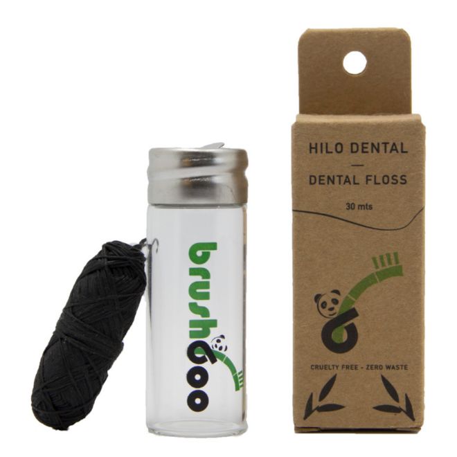 Hilo Dental, de Brushboo (5,90 euros). Formado por fibras de carbón de bambú e hilo de poliéster (20%) recubierto de aceites esenciales de menta.