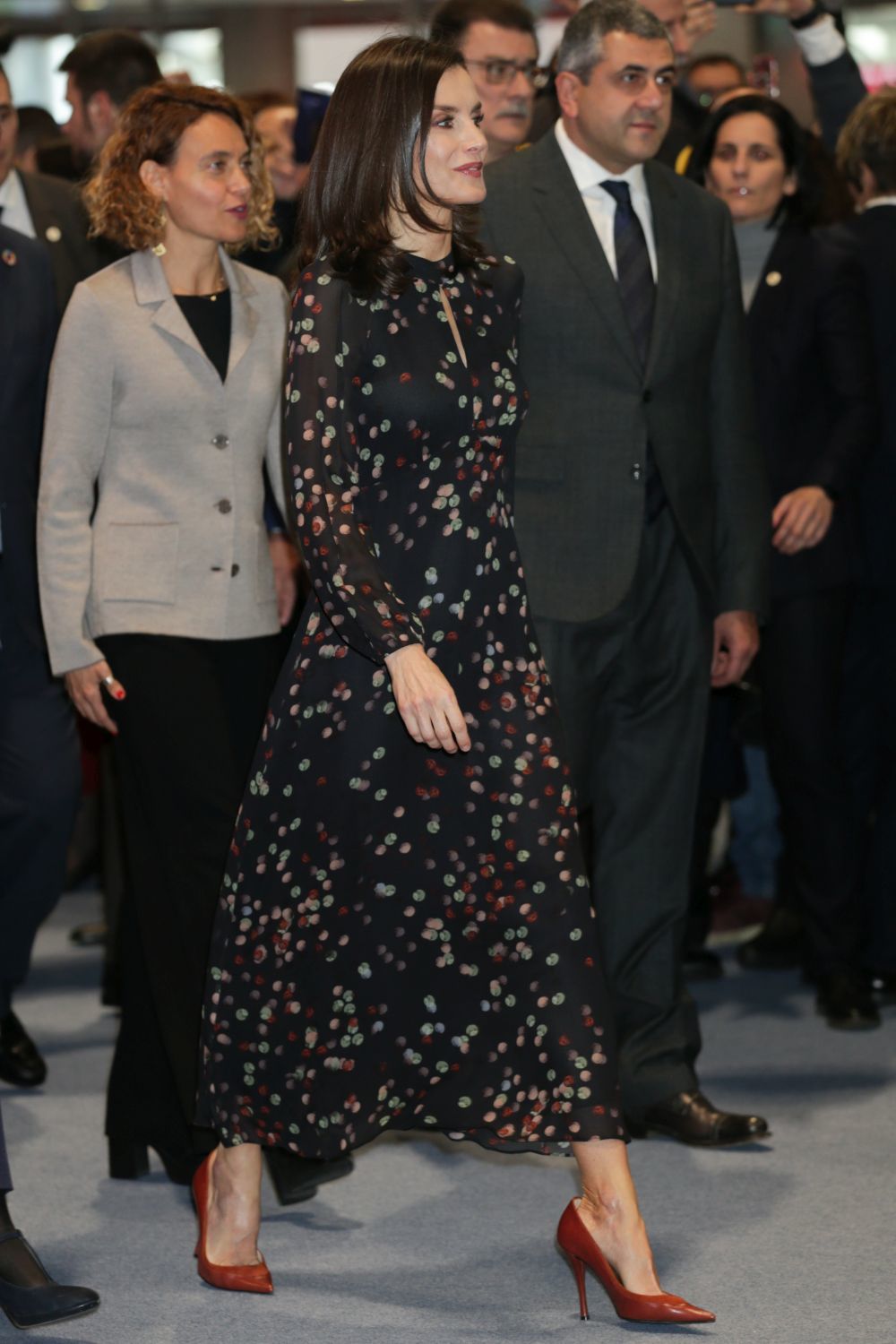 La reina Letizia con un vestido de Massimo Dutti.
