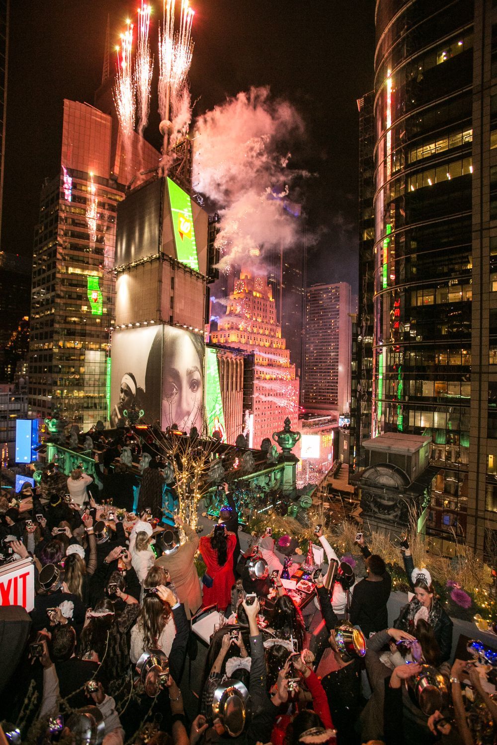 Hay un lugar privilegiado con vistas sobre Times Square, especialmente en Nochevieja (New Year's Eve), y ese es el St. Cloud Rooftop Bar.
