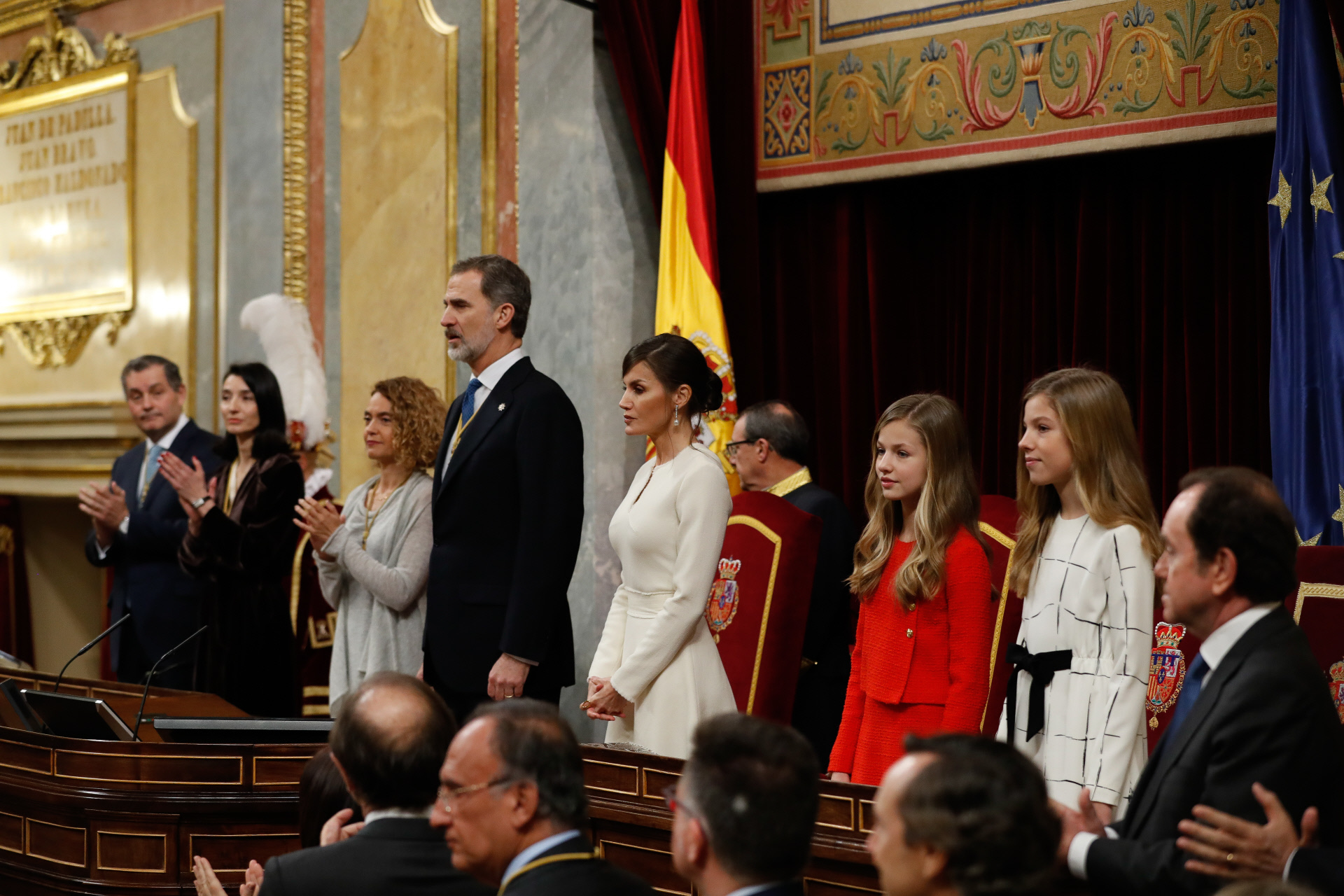 La reina Letizia y las infantas Leonor y Sofía acompañaron al rey Felipe VI en la apertura de las Cortes.