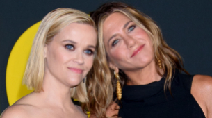 Reese Witherspoon y Jennifer Anniston durante la presentacin de...