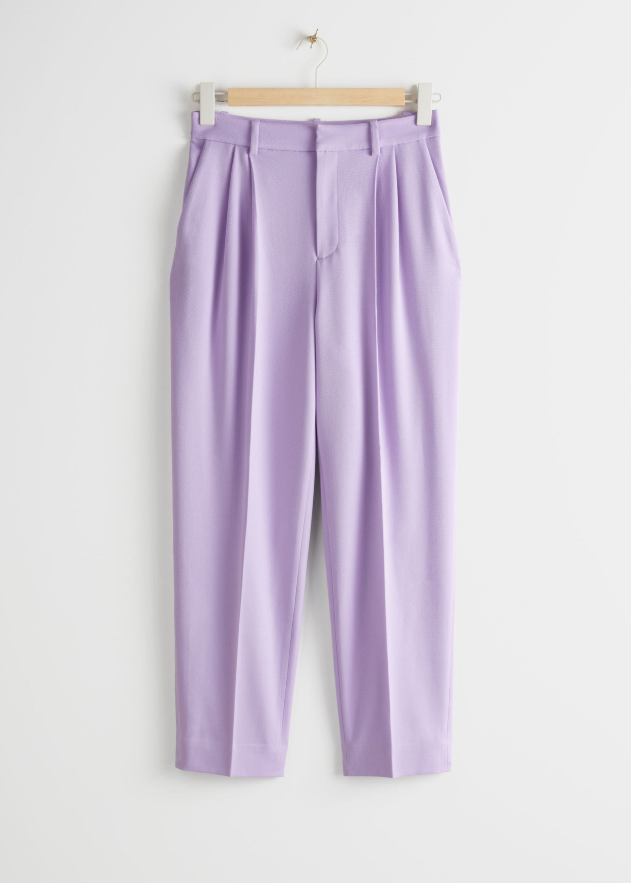 Pantalón de pinzas en color lila de & Other Stories (69¤)