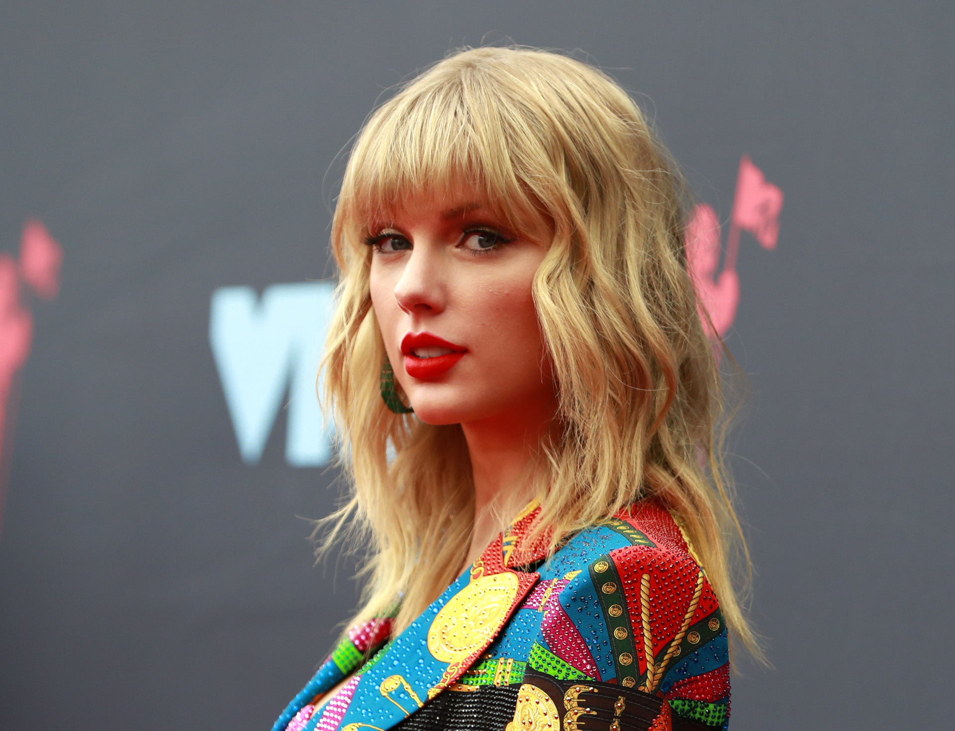 Taylor Swift borr todas las imgenes de su perfil tras una pelea con Kim Kardashian