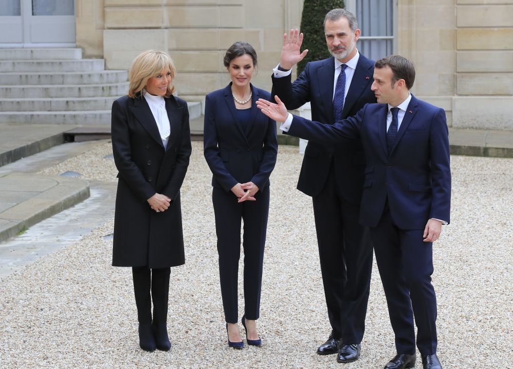 Los Reyes junto al matrimonio Macron.
