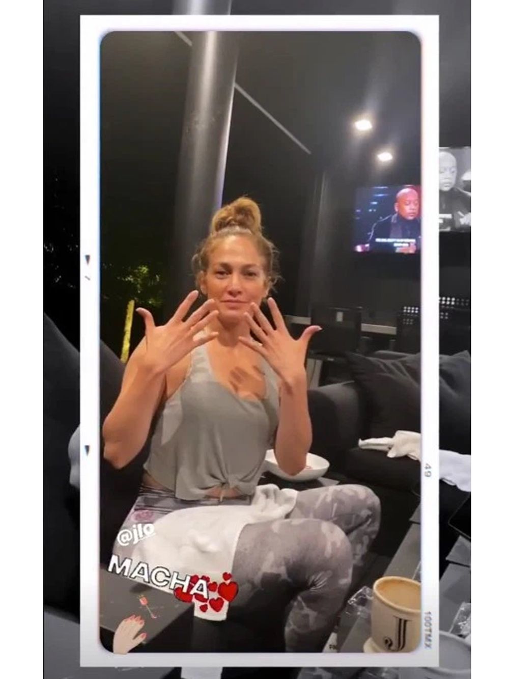 Jennifer Lopez asegurando en Instagram stories a lex Rodriguez que ha tardado ocho horas en quitarse las uas de gel.