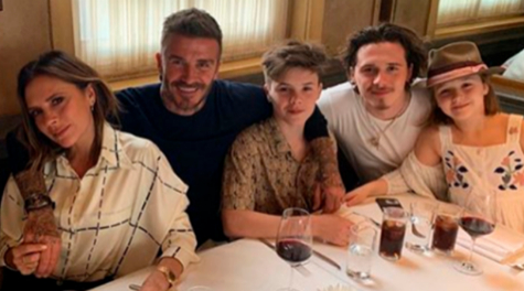 David y Victoria Beckham con sus cuatro hijos.