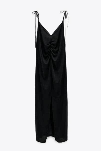 Vestido de Zara (22,95 euros).